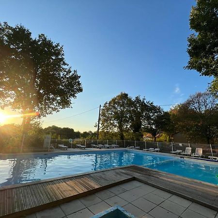 Emplacement Tente Camping Car Saint-Aubin-de-Nabirat Ngoại thất bức ảnh